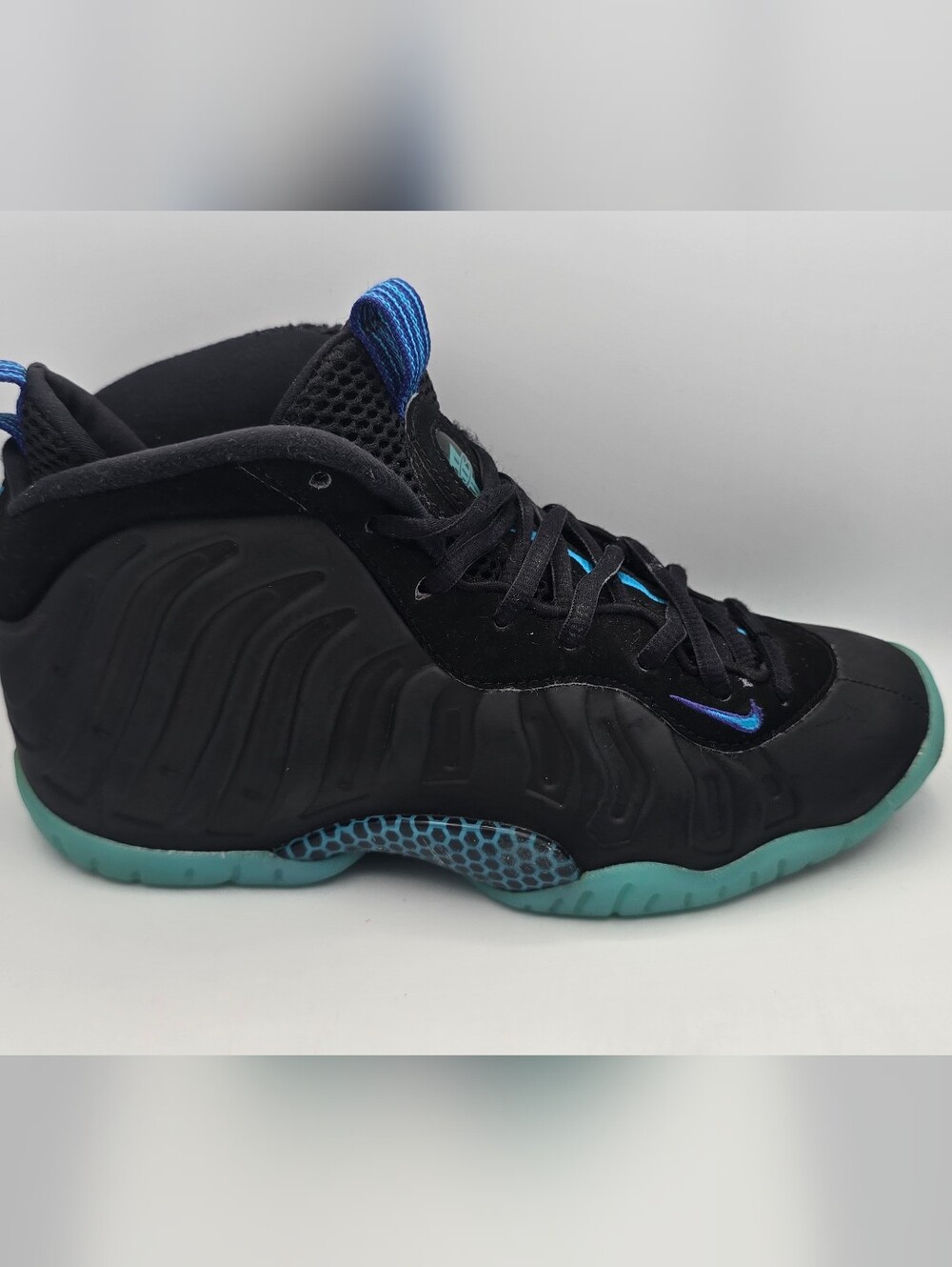 Nike Little Posite One Mid Hornets Size 4 GS